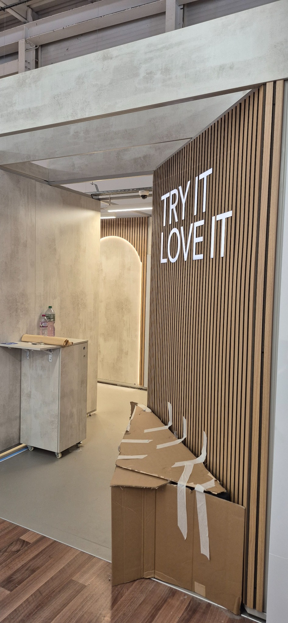Fitting room entrance during installation works